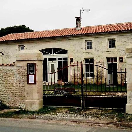 Hotel La Maison D'Hotes Des Charentes à Les Touches-de-Périgny Extérieur photo